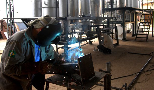 Mercado reduz expansão do PIB e eleva inflação