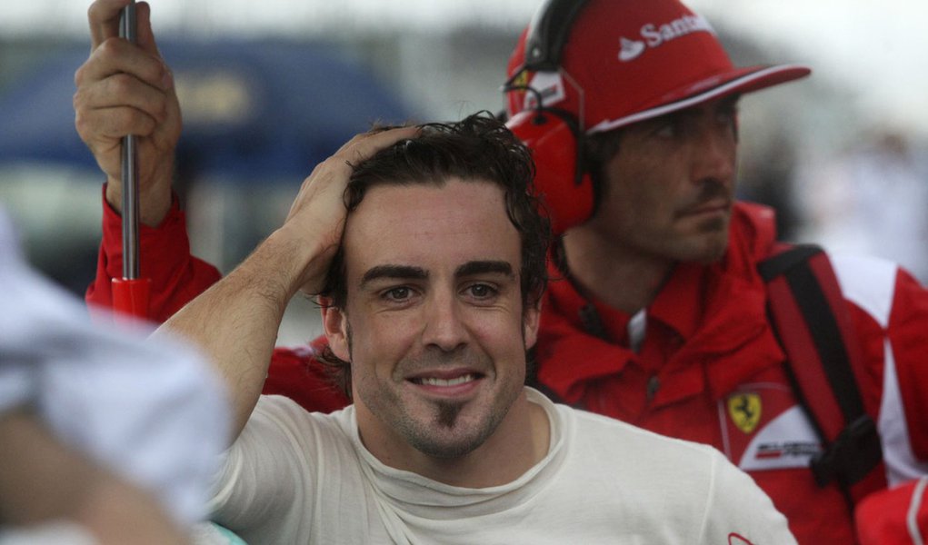 Alonso surpreende e vence GP da Malásia