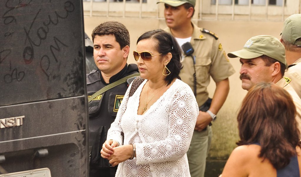 Suspeita de ser mentora de assassinato terá que fazer novos exames