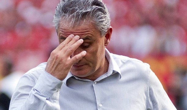 Corinthians empata e perde a liderança