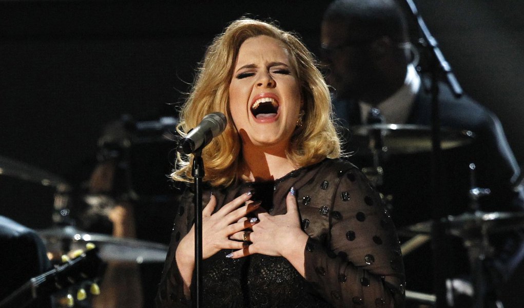 Adele supera vendas de Michael Jackson no Reino Unido