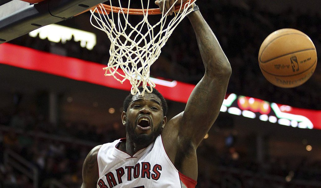 Em retorno de Varejão, Cleveland perde para o Toronto