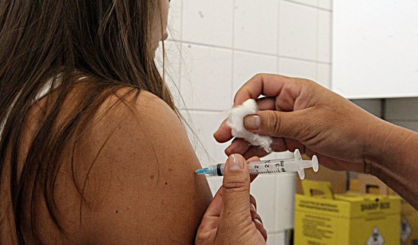 Câmara do Recife aprova obrigatoriedade de vacina contra o HPV