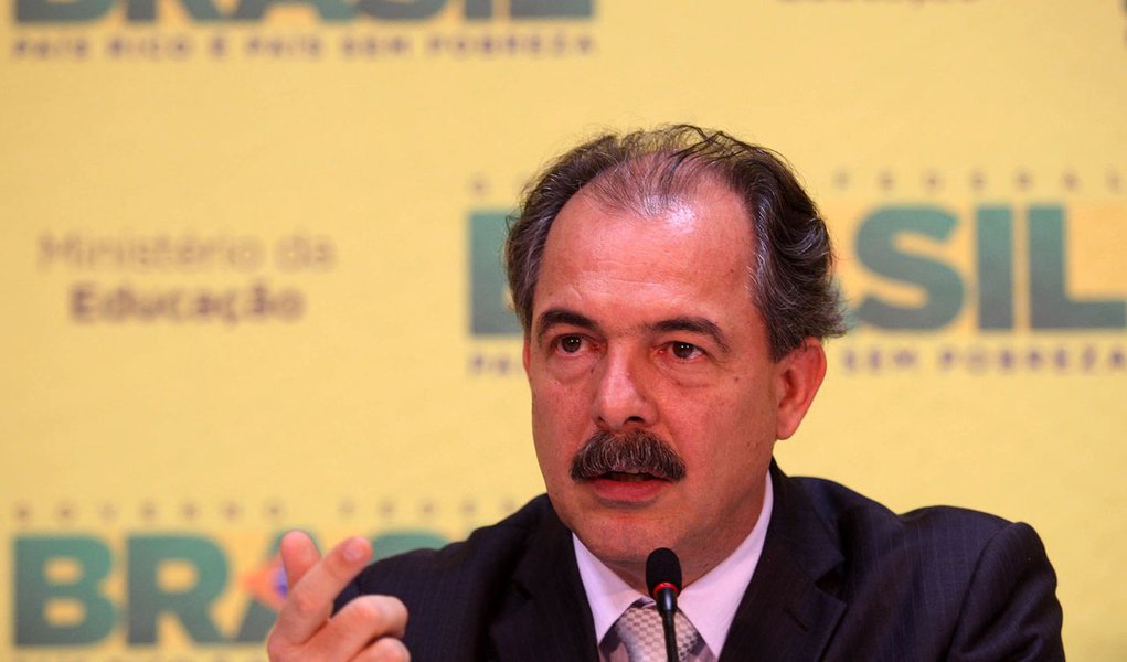 Mercadante defende reajuste para professores