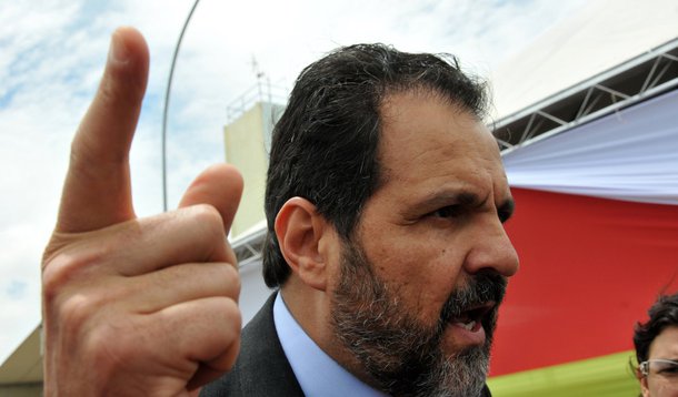 Agnelo se explica, oposição questiona 