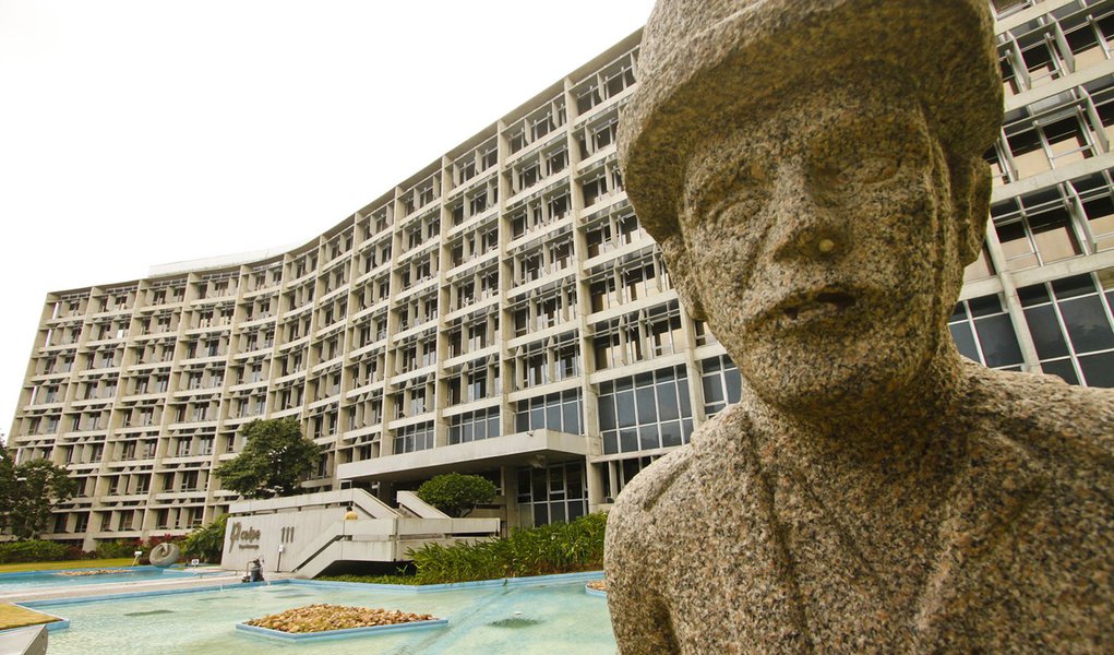 Celpe é denunciada por trabalho escravo