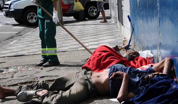 Polícia libera viciados de volta à cracolândia