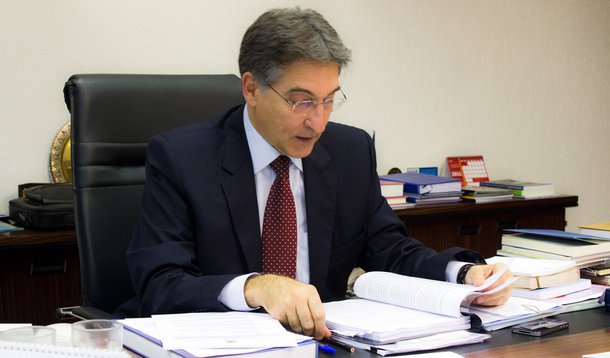 Base rejeita mais uma tentativa de convocar Pimentel