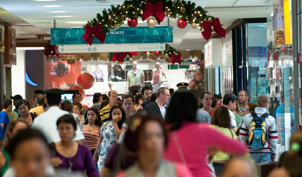 Gastos de brasileiros no exterior são recorde