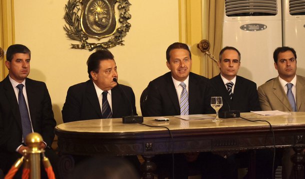 Estado anuncia piso de R$ 638 para os servidores