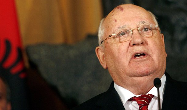 Gorbachev pede novas eleições na Rússia