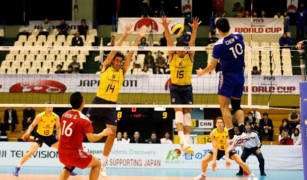 Com time de reservas, Brasil sofre para bater China