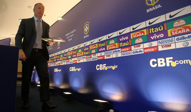 Mano convoca jogadores que atuam fora do Brasil