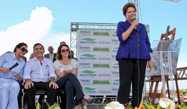 Dilma evita falar da crise no Esporte em visita a Manaus