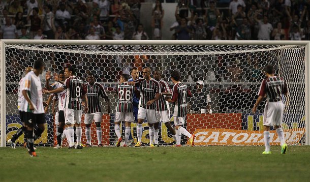 Fluminense vacila e perde chance de dormir líder
