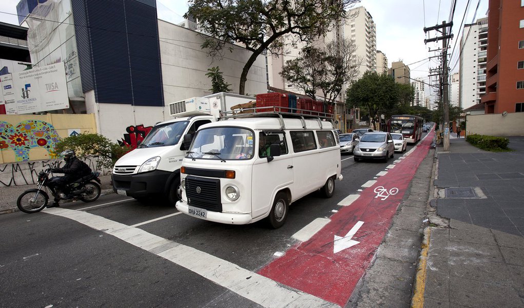 Moema terá primeira ciclofaixa permanente de SP