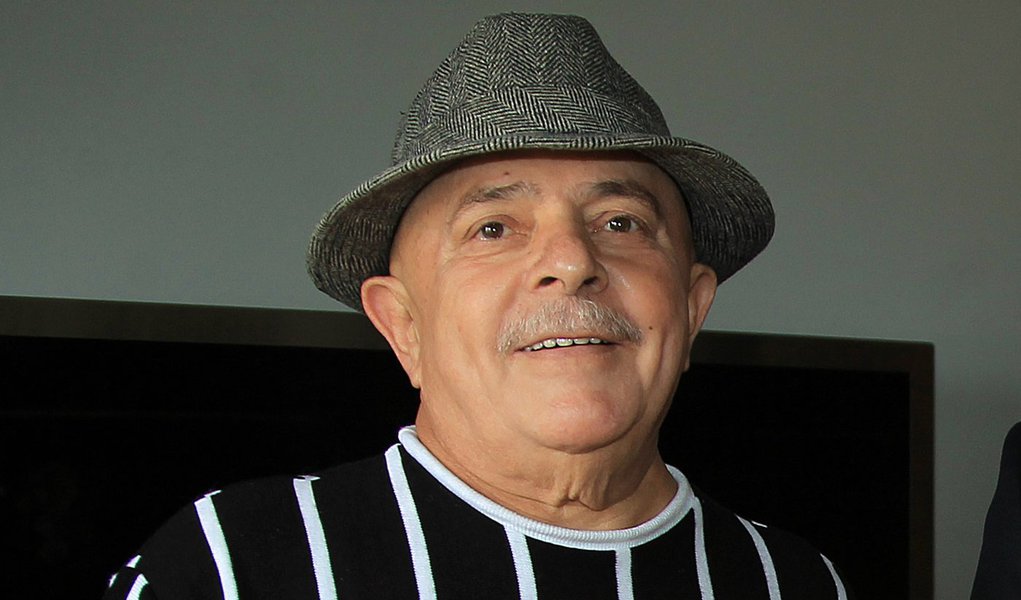 Lula tem mantido conversas sobre política, diz Okamotto