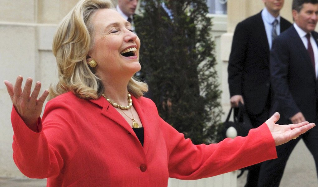 Hillary marca data para deixar o governo americano