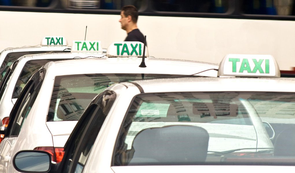 Tarifa de táxis também aumenta no Recife