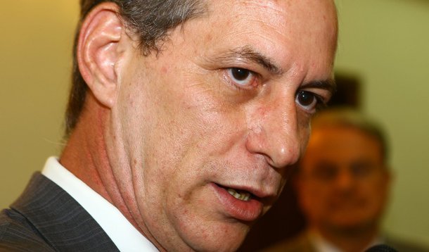 Ciro Gomes ataca PMs cearenses