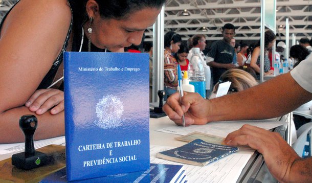 emprego-desemprego -carteira-trabalho