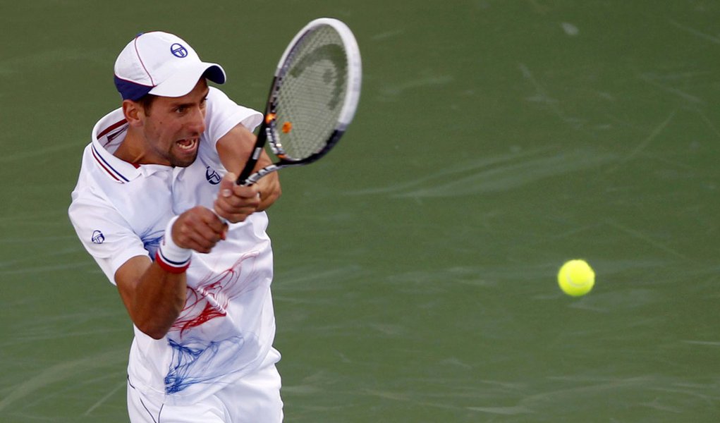 Djokovic vence e travará duelo sérvio com Tipsarevic