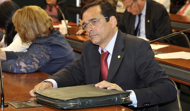 Protógenes apresenta pedido de CPI sobre Cachoeira