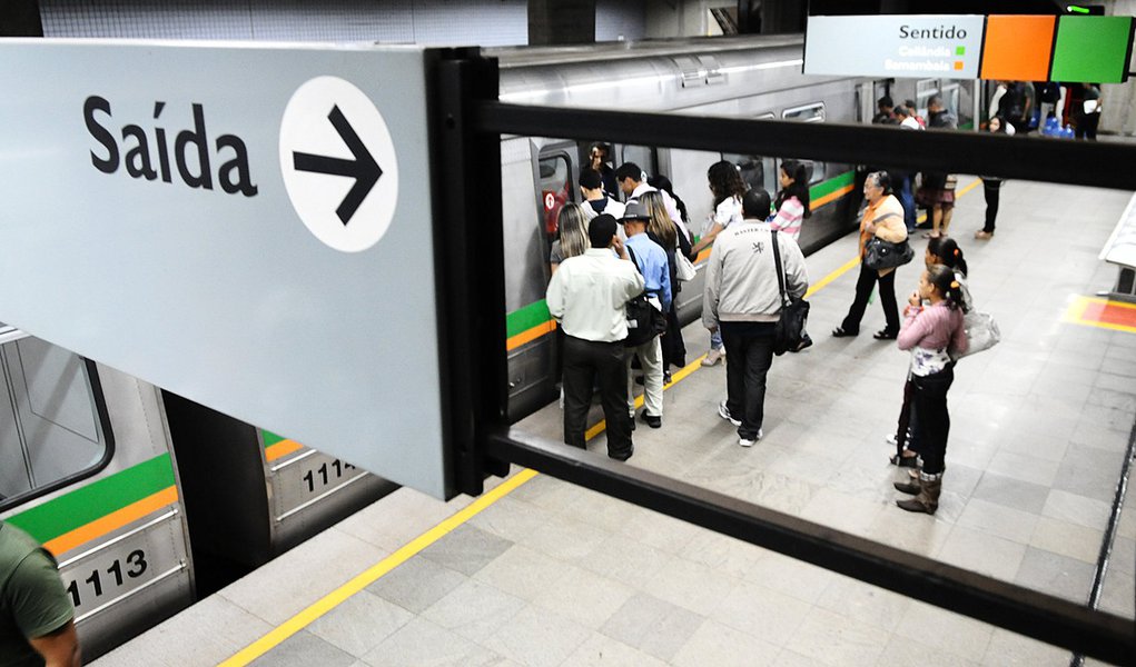 Servidores sabotam serviços do Metrô em Brasília