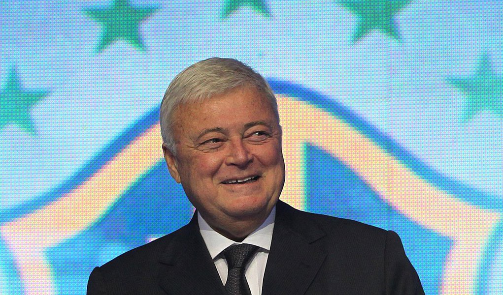 Teixeira diz que continua no comando da CBF