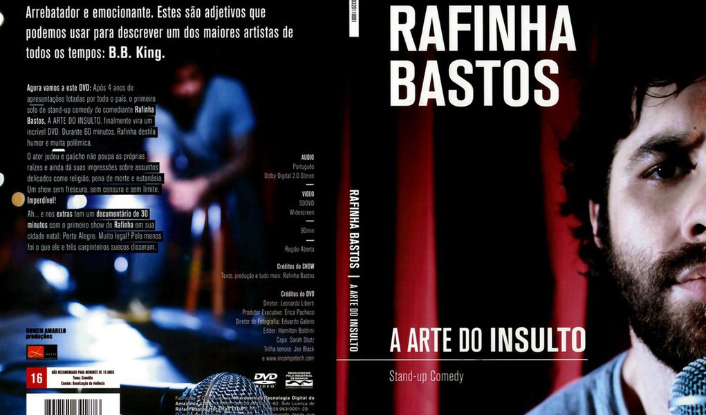 Rafinha Bastos distribui DVDs na Avenida Paulista