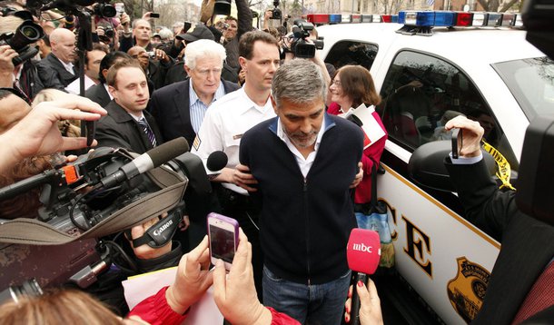 George Clooney é libertado após prisão 