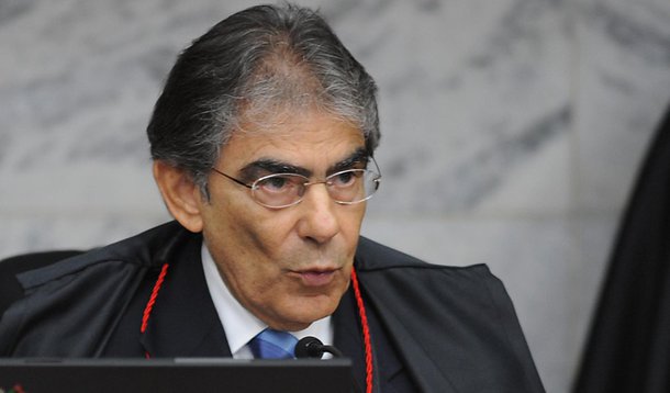 Ayres Britto entra para a mídia e critica participação popular