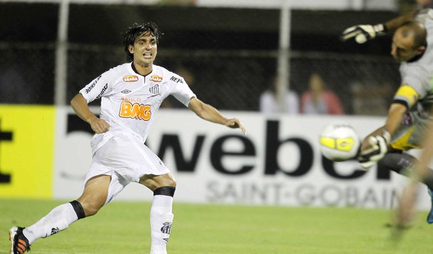 Com reservas, Santos goleia Linense e sobe na tabela