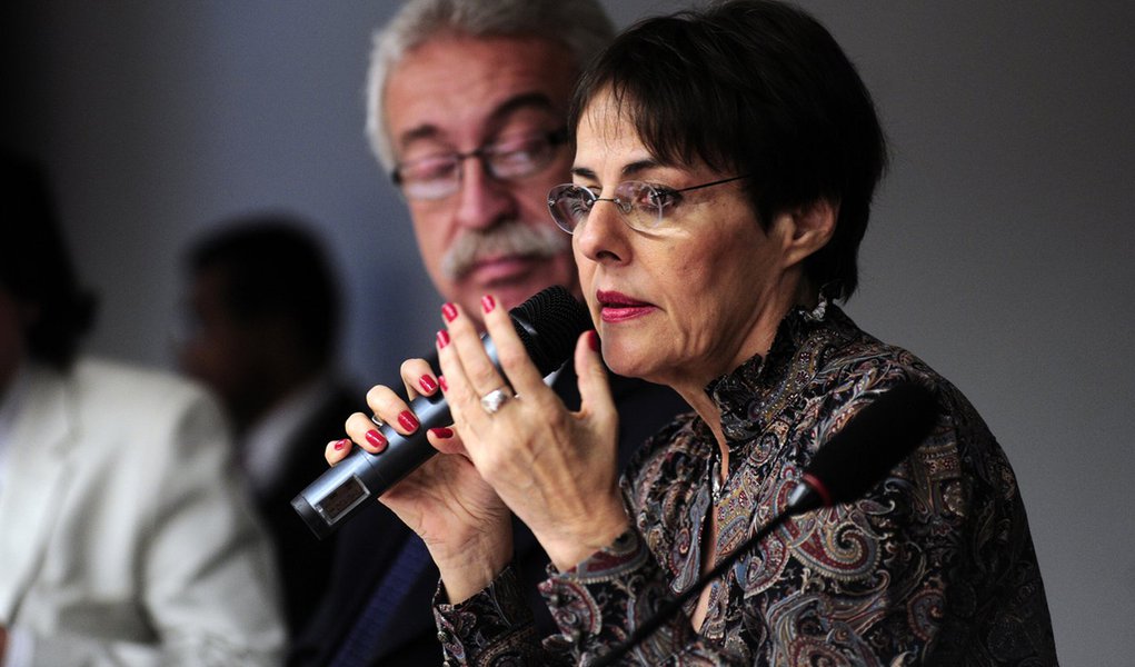 Ana de Hollanda enfrenta críticas na Câmara