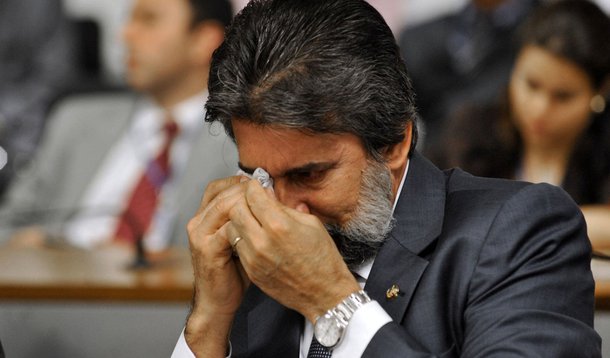 Ao falar de rodovia, presidente do PMDB chora no Senado