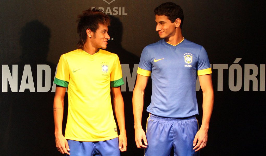 Seleção exibe novo uniforme 