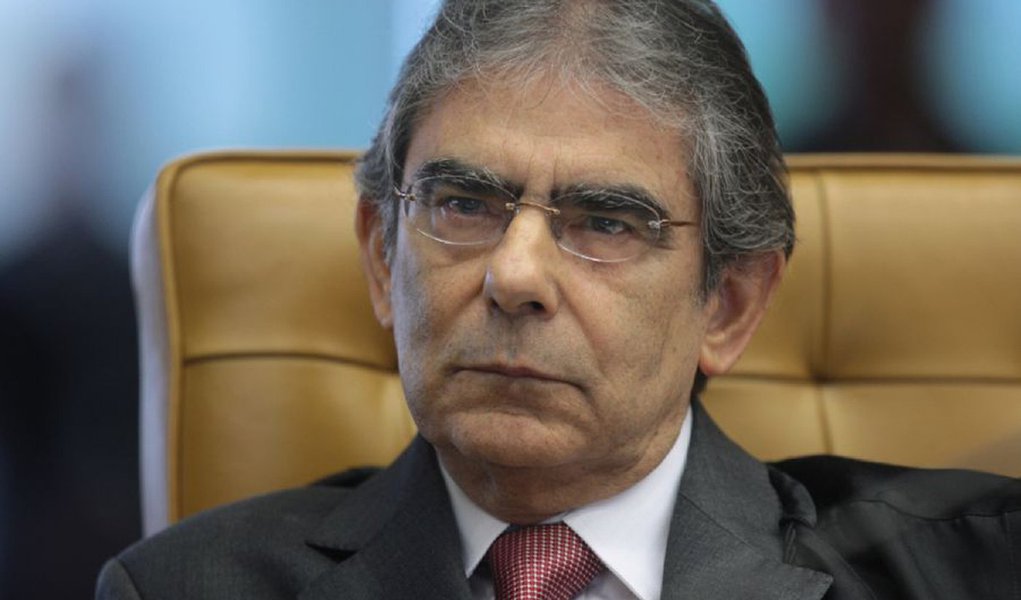 Ayres Britto defende Ficha Limpa no Judiciário