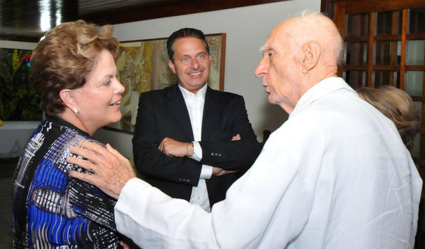 Entre o administrativo e as complicações políticas