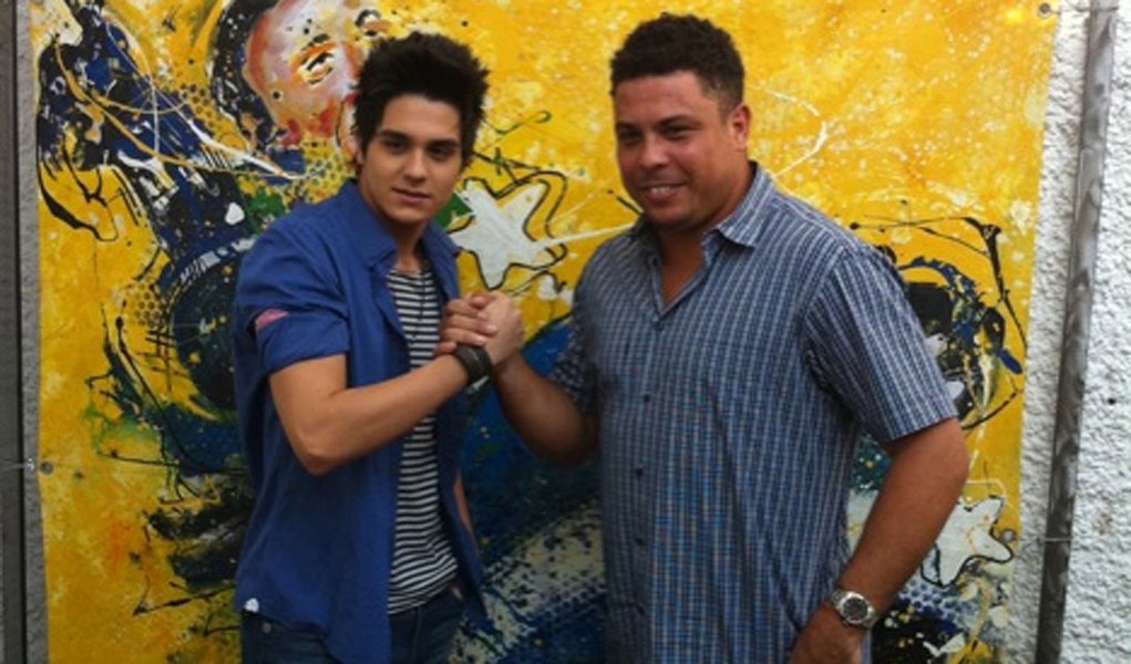 Agência de Ronaldo vai cuidar da carreira de Luan Santana