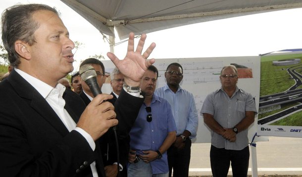 Governo entrega trecho duplicado da BR-408