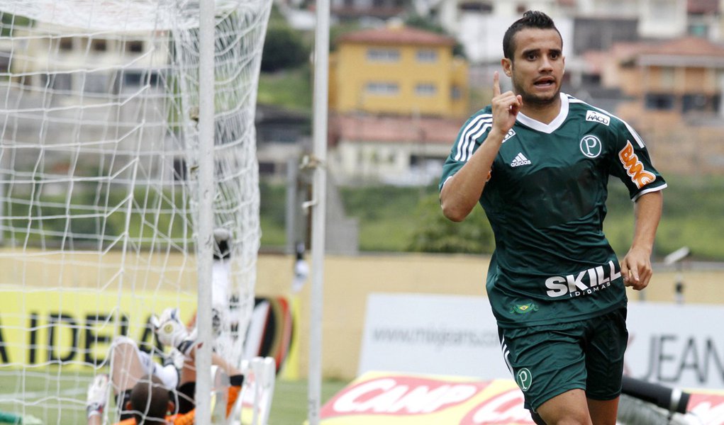Palmeiras inicia Paulistão com vitória fora de casa