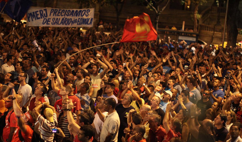 Justiça manda prender 11 PMs grevistas no Rio