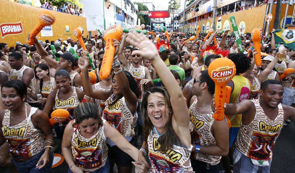 Greve da PM prejudicou venda de abadás em Salvador