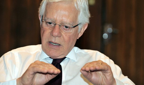 Ministro conhece de perto o Mãe Coruja