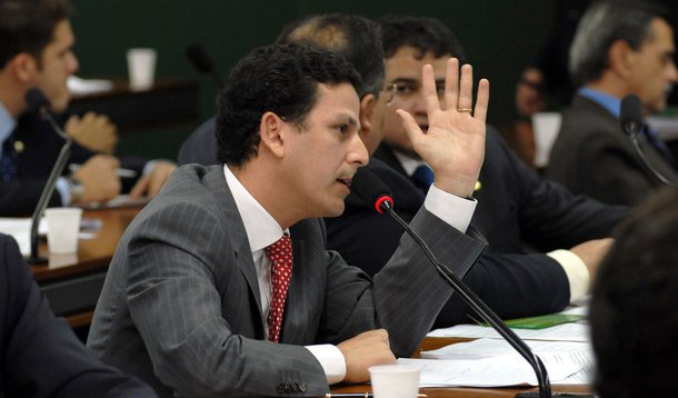 Retração do PIB: líder tucano vê culpa do governo