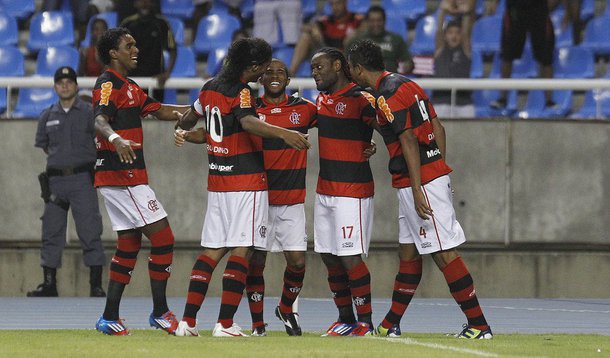 Com gol de Love, Flamengo derrota o Emelec por 1 a 0