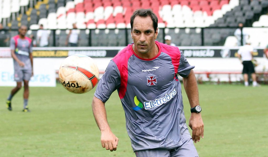 Edmundo se despede do futebol
