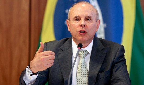 Mantega confirma desoneração da folha a mais três setores 