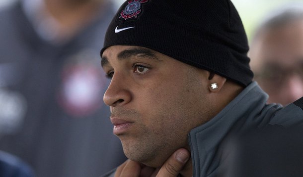Adriano faltou a 67 treinos no Corinthians