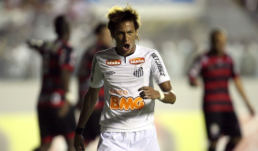 Com time titular, Santos empata com lanterna